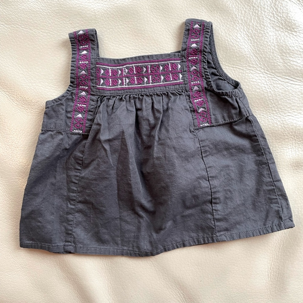 7/$20💥OshKosh Boho Embroidered Flared Sleeveless Blouse, Grey Purple & White